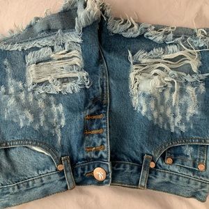 OneTeaspoon Distressed Jean Short Size 26